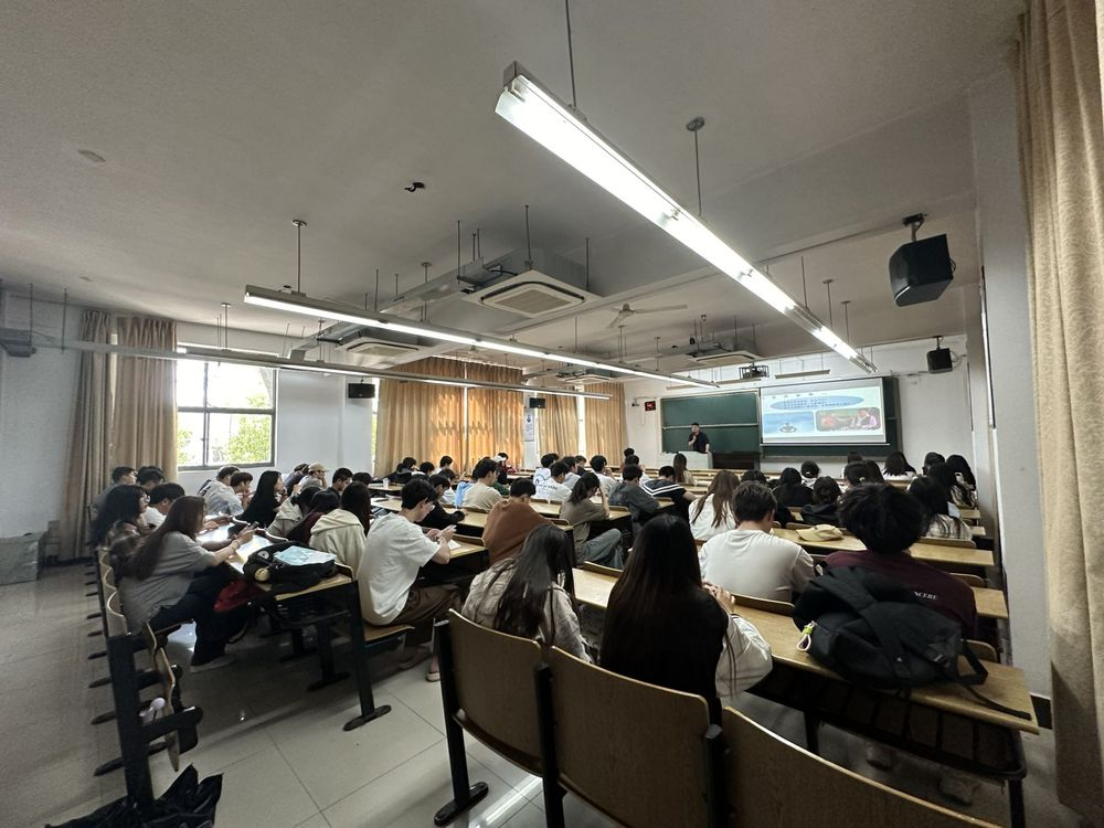 南宫NG28官网科技集团在南京邮电大学通达学院举办讲座